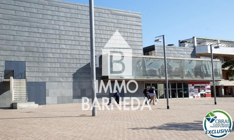 Commercieel te koop in Roses - € 320.000 (Ref: 8835079)
