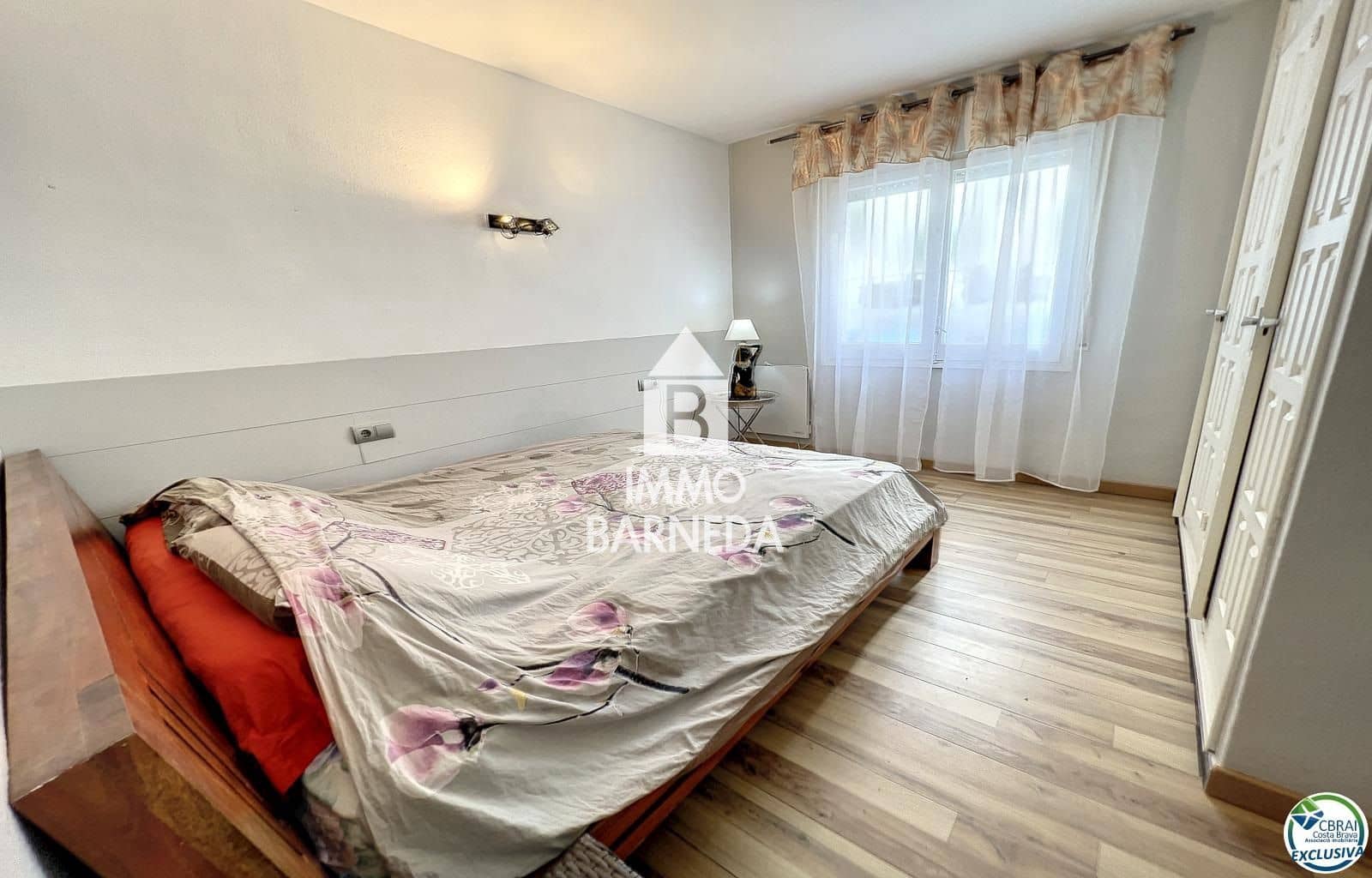 6 bedroom Flat for sale in Roses - € 315,000 (Ref: 8835087)
