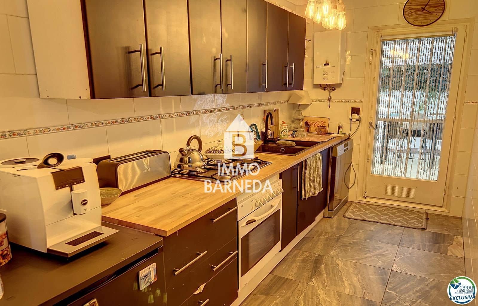 6 bedroom Flat for sale in Roses - € 315,000 (Ref: 8835087)