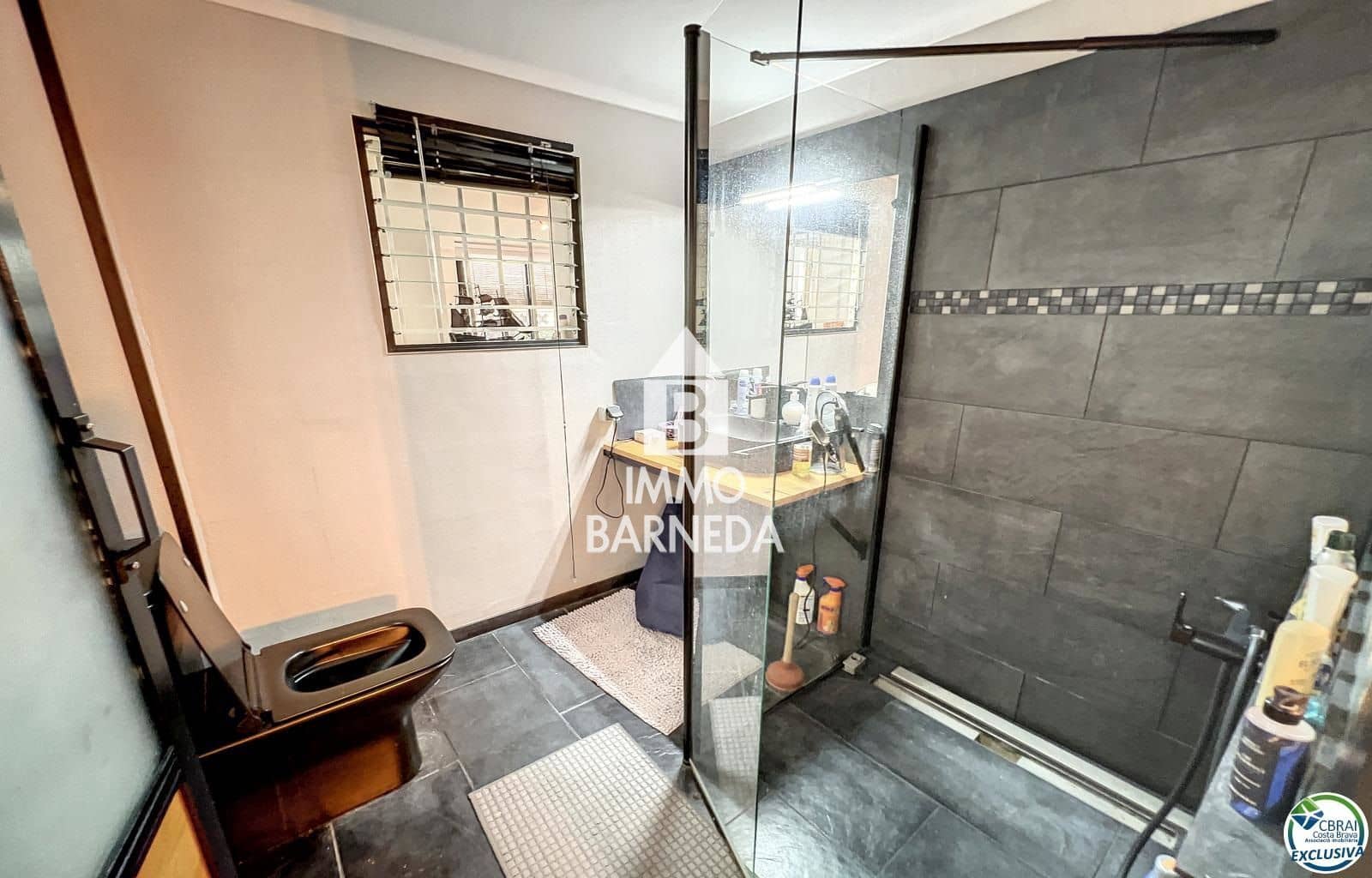 6 bedroom Flat for sale in Roses - € 315,000 (Ref: 8835087)