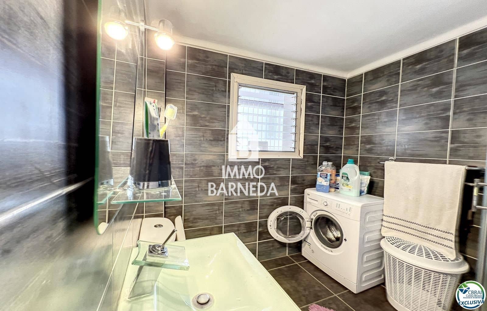 6 bedroom Flat for sale in Roses - € 315,000 (Ref: 8835087)