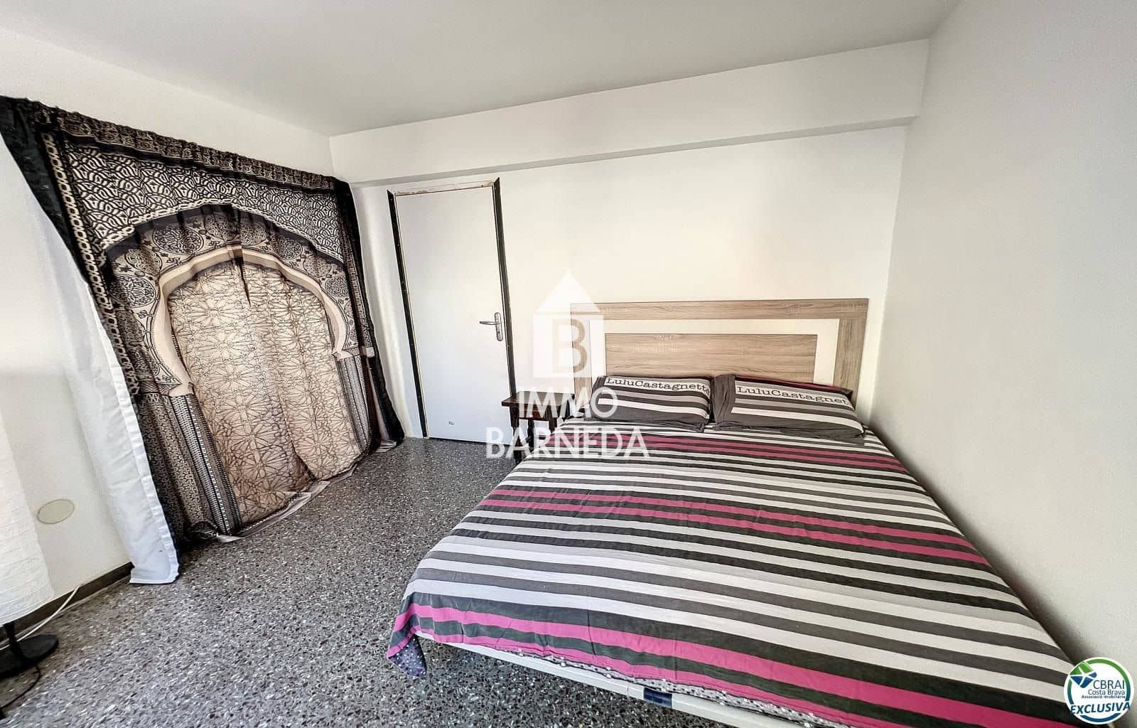 6 bedroom Flat for sale in Roses - € 315,000 (Ref: 8835087)