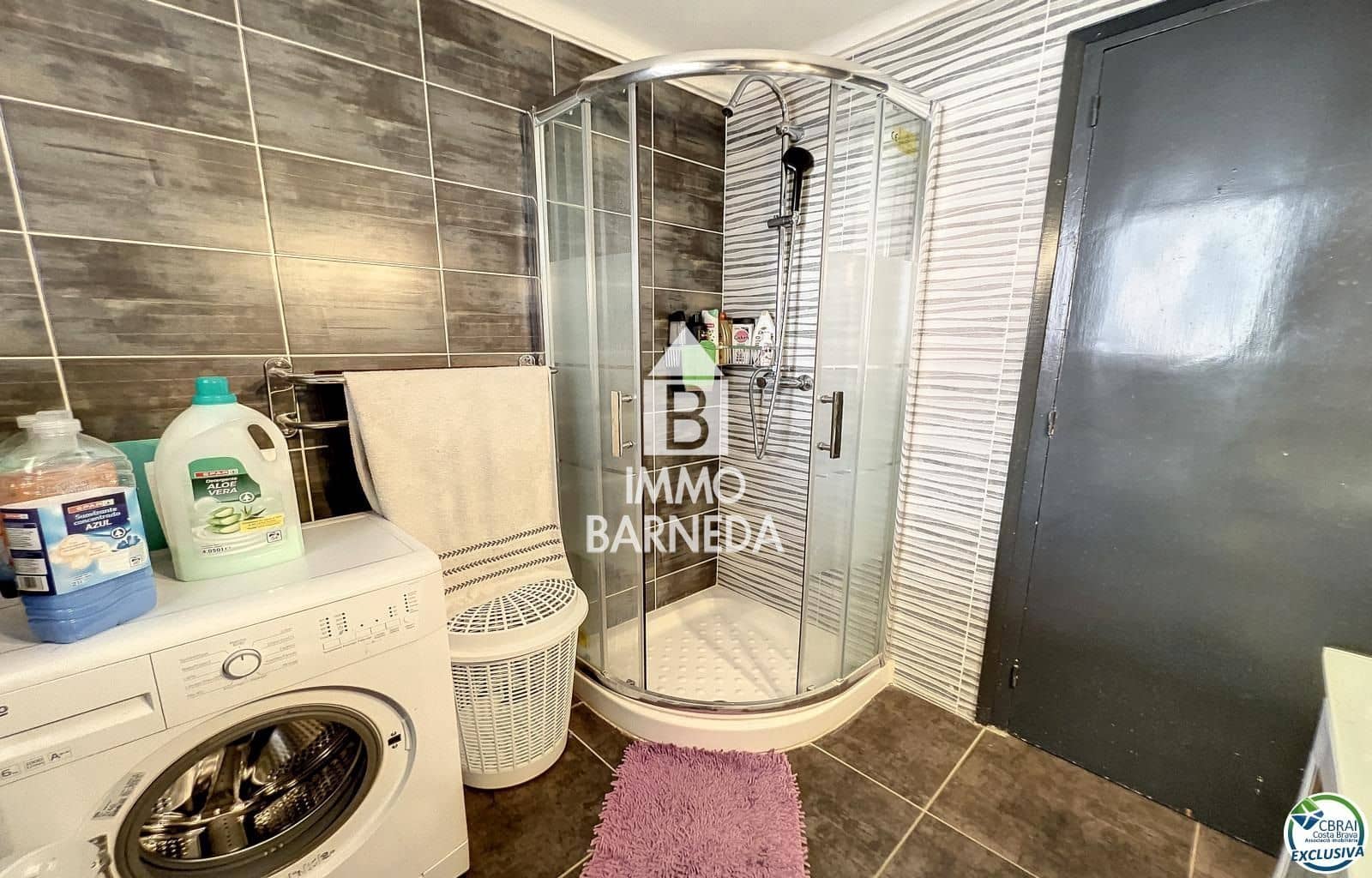 6 bedroom Flat for sale in Roses - € 315,000 (Ref: 8835087)