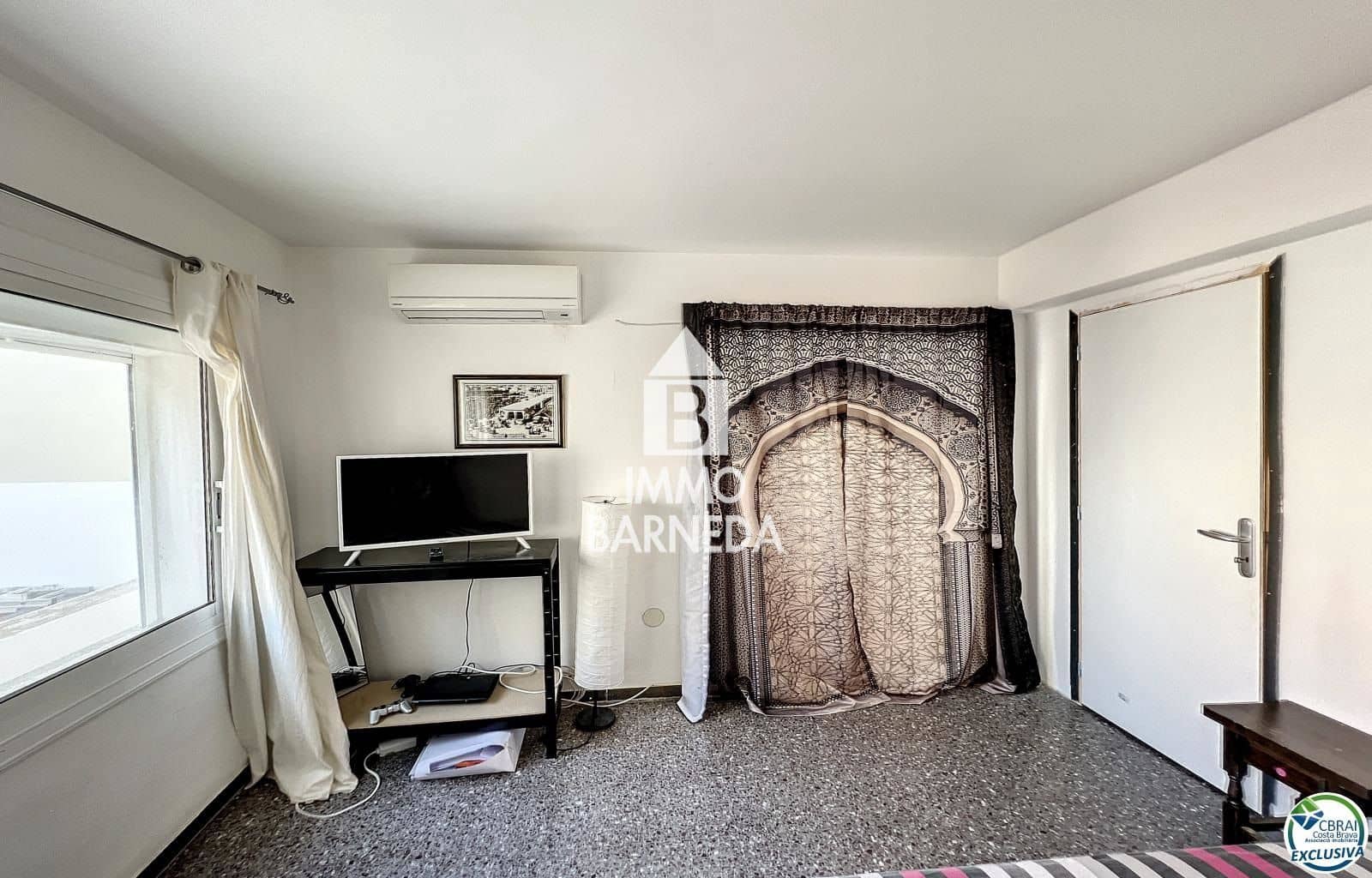 6 bedroom Flat for sale in Roses - € 315,000 (Ref: 8835087)