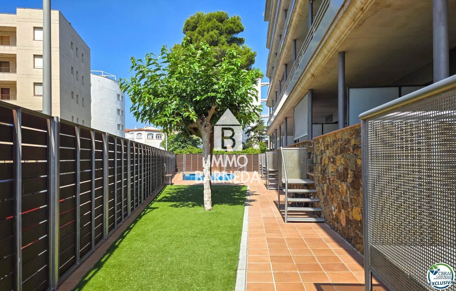 2 slaapkamer Flat te koop in Roses met zwembad garage - € 298.000 (Ref: 8835119)