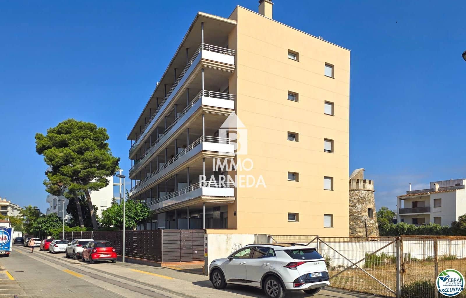 2 slaapkamer Flat te koop in Roses met zwembad garage - € 298.000 (Ref: 8835119)