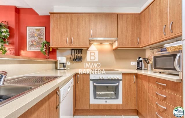 2 slaapkamer Flat te koop in Santa Margarida, Roses met zwembad garage - € 298.000 (Ref: 8835119)