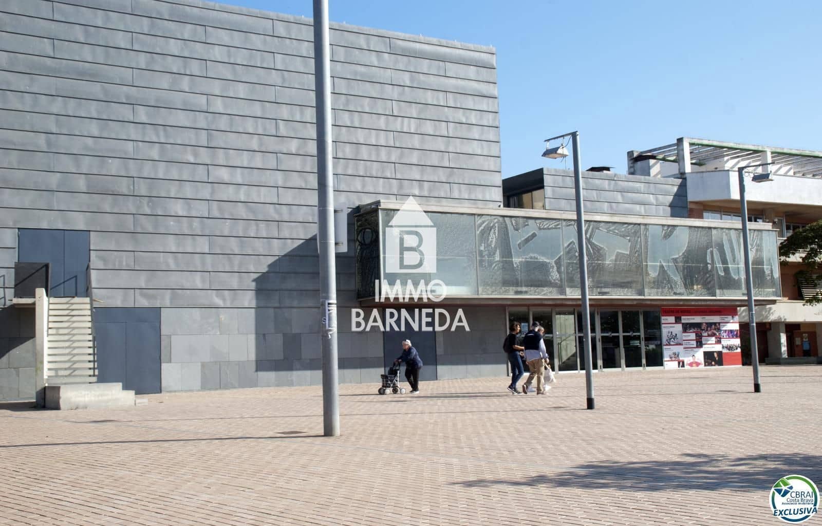2 slaapkamer Flat te koop in Roses met zwembad garage - € 298.000 (Ref: 8835119)