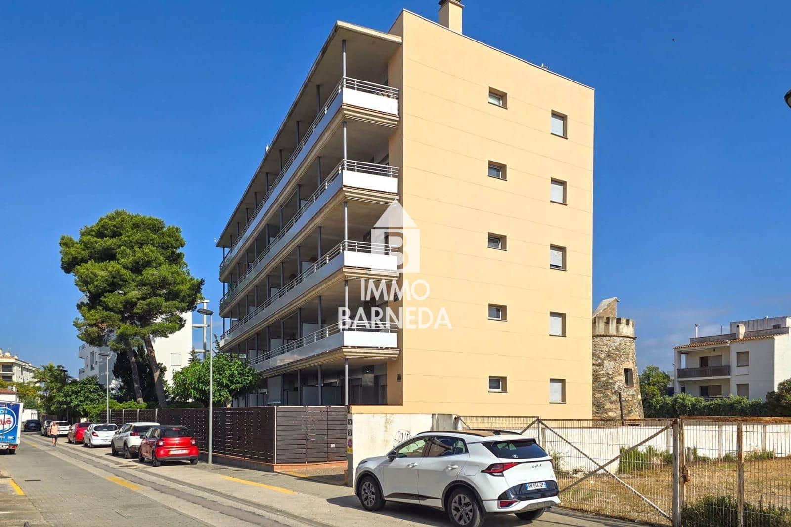 2 slaapkamer Flat te koop in Roses met zwembad garage - € 298.000 (Ref: 8835119)