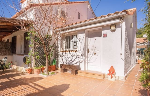 3 bedroom Villa for sale in Roses with garage - € 229,000 (Ref: 8835331)