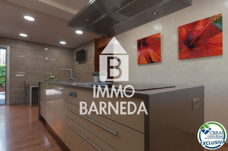 3 bedroom Villa for sale in Roses with pool - € 675,000 (Ref: 8835347)
