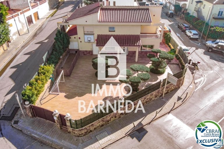 3 bedroom Villa for sale in Roses with pool - € 675,000 (Ref: 8835347)