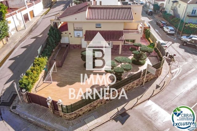 3 soverom Villa til salgs i Roses med svømmebasseng garasje - € 675 000 (Ref: 8835347)