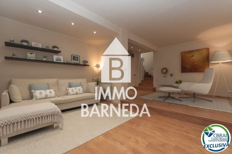 3 bedroom Villa for sale in Roses with pool - € 675,000 (Ref: 8835347)