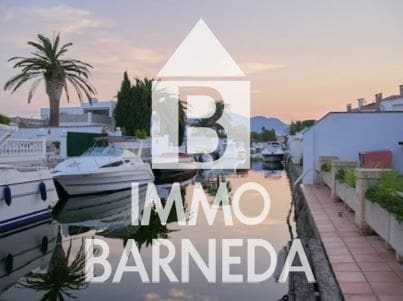 4 slaapkamer Villa te koop in Empuriabrava met zwembad garage - € 1.099.000 (Ref: 8835370)