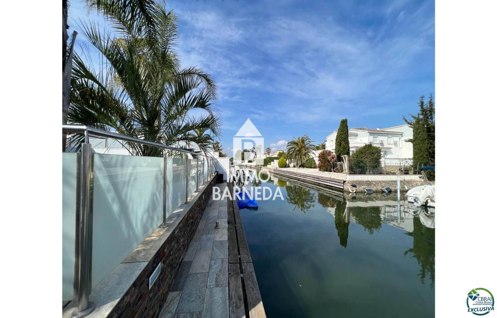 4 slaapkamer Villa te koop in Empuriabrava met zwembad garage - € 1.099.000 (Ref: 8835370)