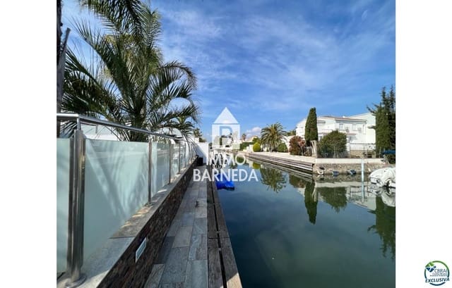4 slaapkamer Villa te koop in Empuriabrava, Castelló d'Empúries met zwembad garage - € 1.099.000 (Ref: 8835370)
