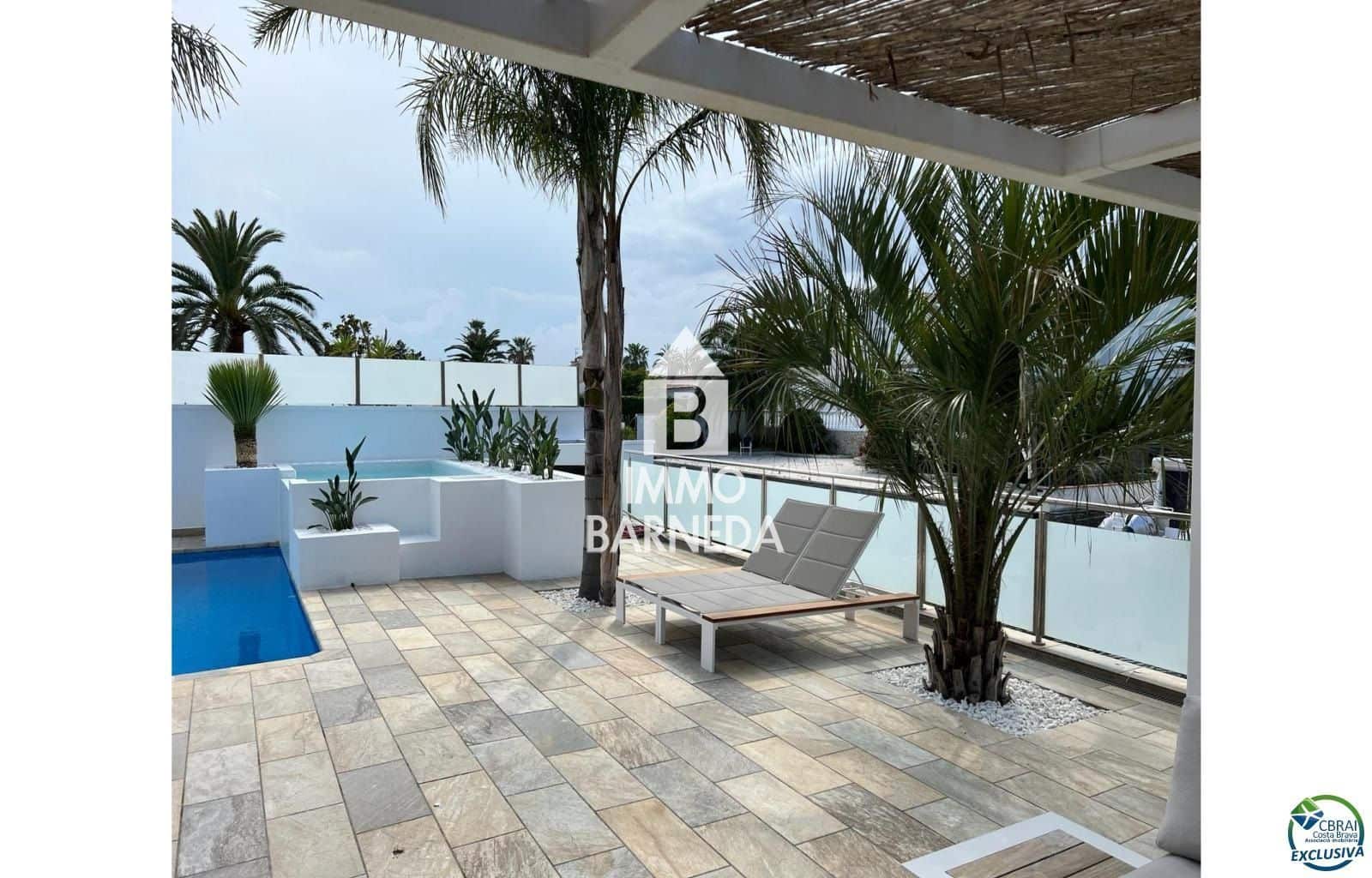 4 slaapkamer Villa te koop in Empuriabrava met zwembad garage - € 1.099.000 (Ref: 8835370)