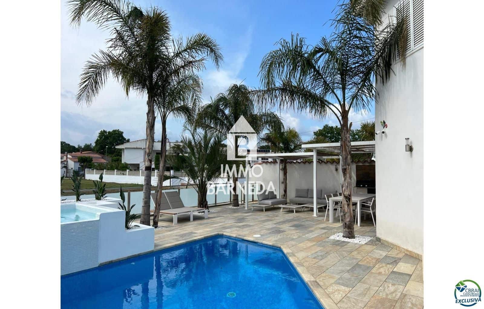 4 slaapkamer Villa te koop in Empuriabrava met zwembad garage - € 1.099.000 (Ref: 8835370)