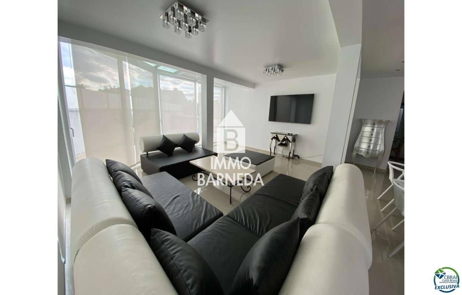 4 slaapkamer Villa te koop in Empuriabrava met zwembad garage - € 1.099.000 (Ref: 8835370)
