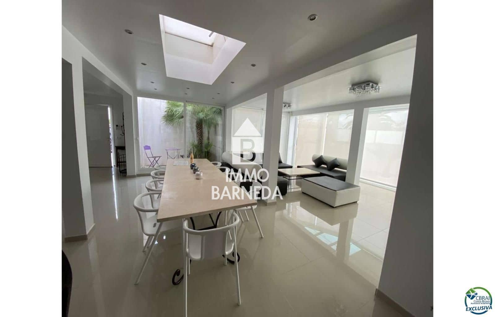 4 slaapkamer Villa te koop in Empuriabrava met zwembad garage - € 1.099.000 (Ref: 8835370)