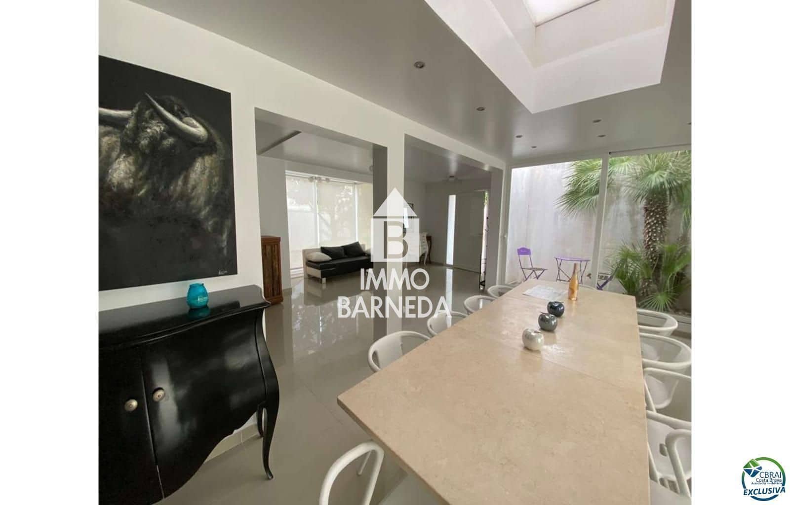 4 slaapkamer Villa te koop in Empuriabrava met zwembad garage - € 1.099.000 (Ref: 8835370)