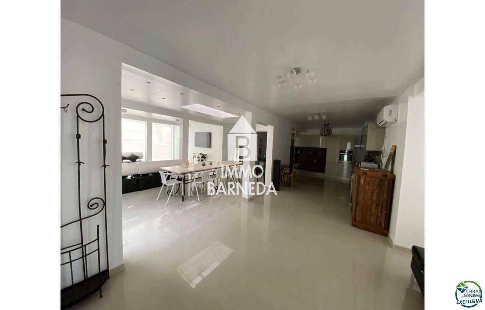 4 slaapkamer Villa te koop in Empuriabrava met zwembad garage - € 1.099.000 (Ref: 8835370)