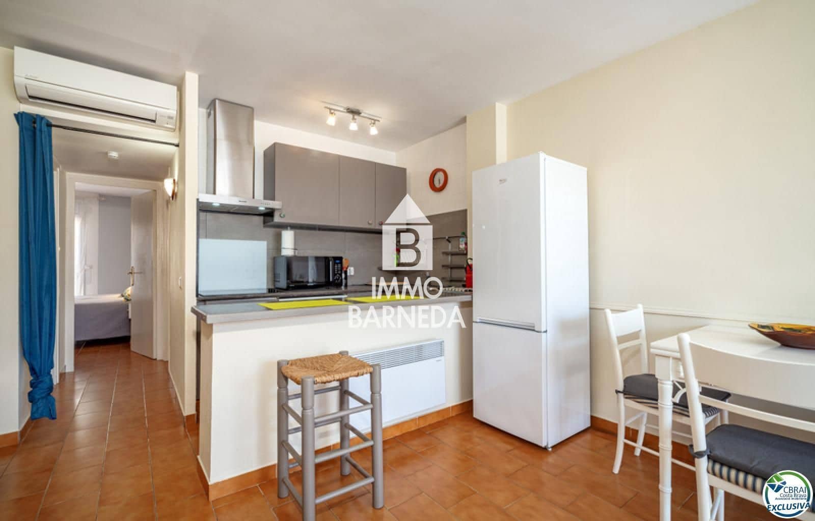 Piso de 2 habitaciones en Empuriabrava en venta con piscina - 188.000 € (Ref: 8895383)