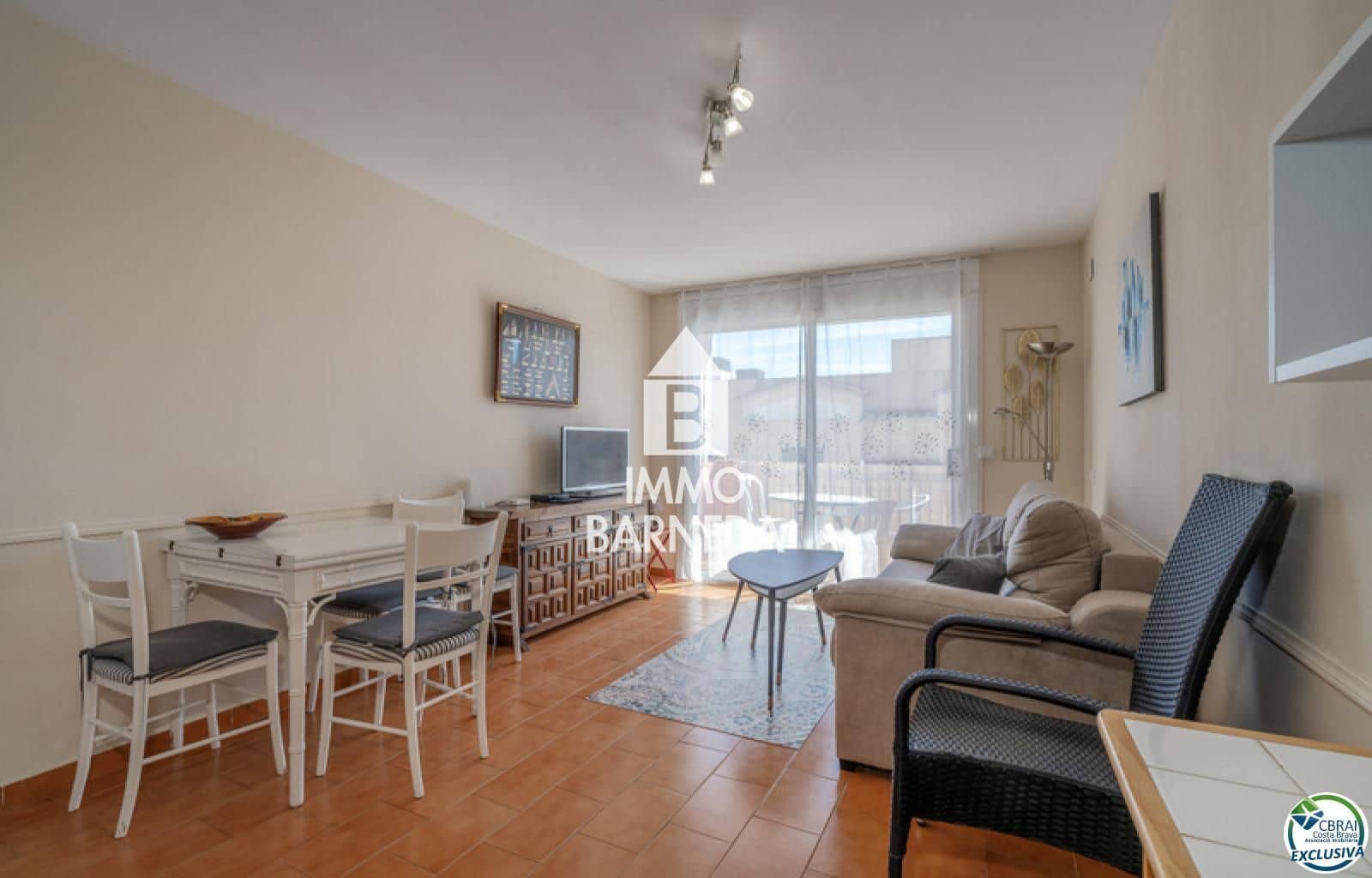 Piso de 2 habitaciones en Empuriabrava en venta con piscina - 188.000 € (Ref: 8895383)