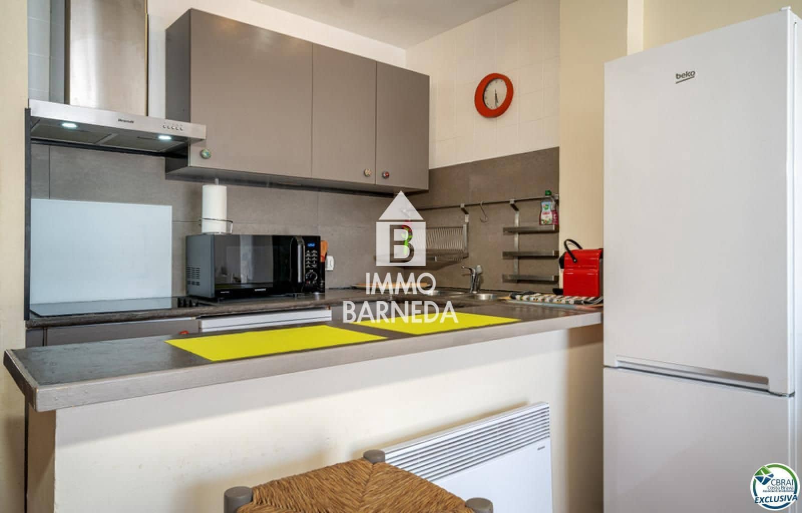 Piso de 2 habitaciones en Empuriabrava en venta con piscina - 188.000 € (Ref: 8895383)