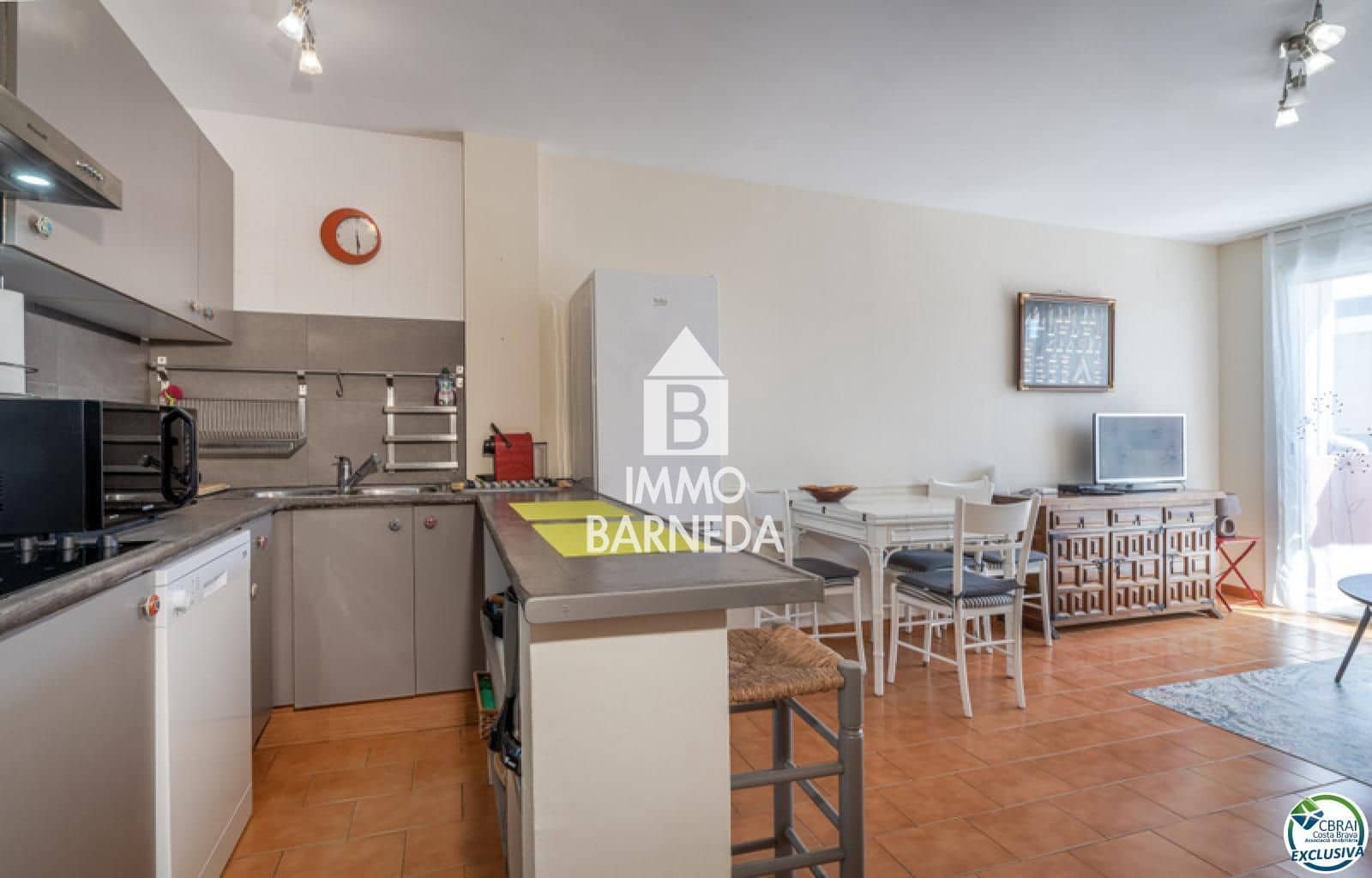 Piso de 2 habitaciones en Empuriabrava en venta con piscina - 188.000 € (Ref: 8895383)