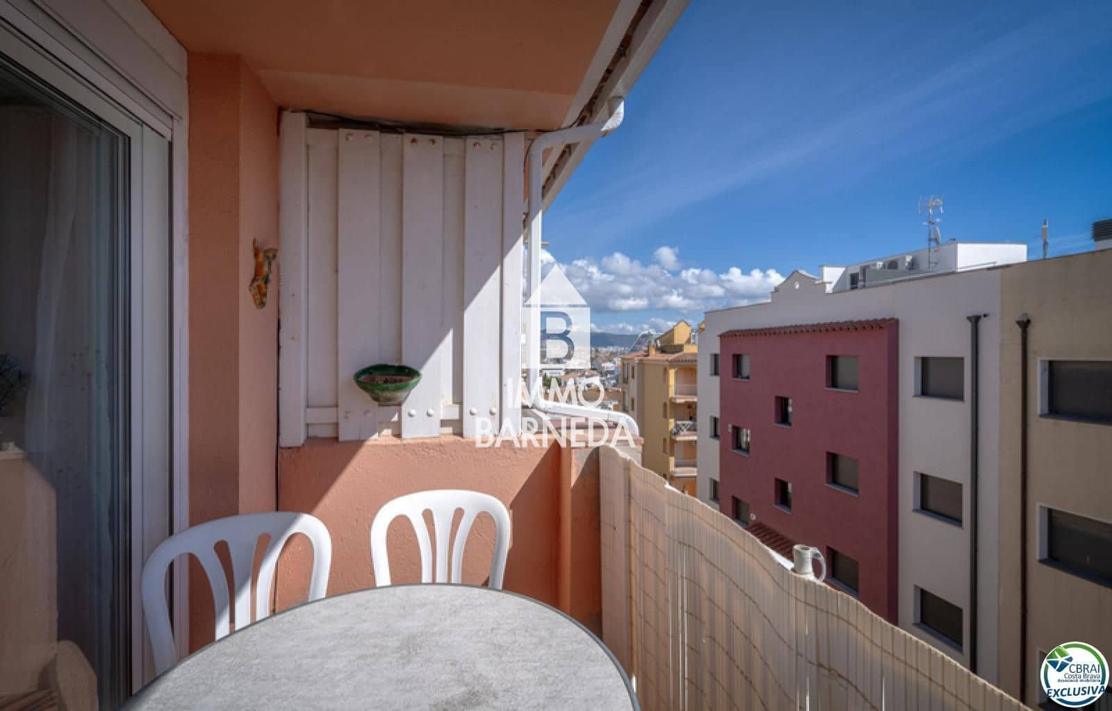 Piso de 2 habitaciones en Empuriabrava en venta con piscina - 188.000 € (Ref: 8895383)