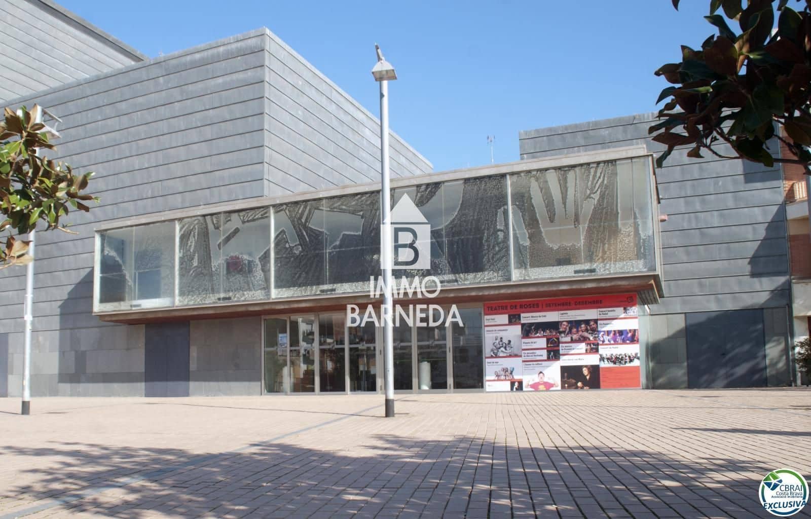 2 bedroom Flat for sale in Roses - € 169,500 (Ref: 8920316)