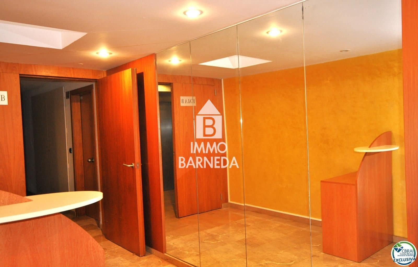 2 bedroom Flat for sale in Roses with pool garage - € 550,000 (Ref: 8920318)