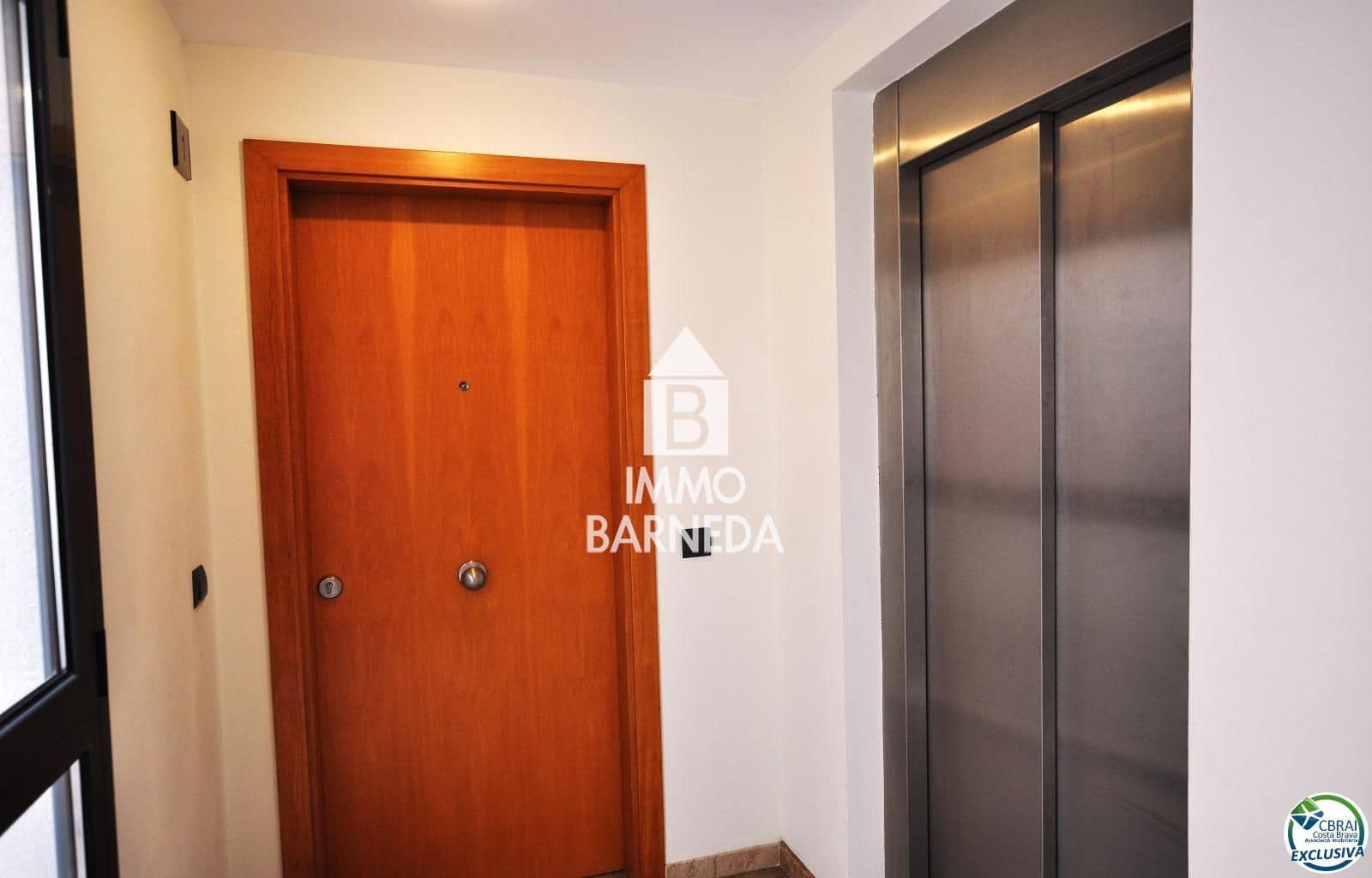 2 bedroom Flat for sale in Roses with pool garage - € 550,000 (Ref: 8920318)