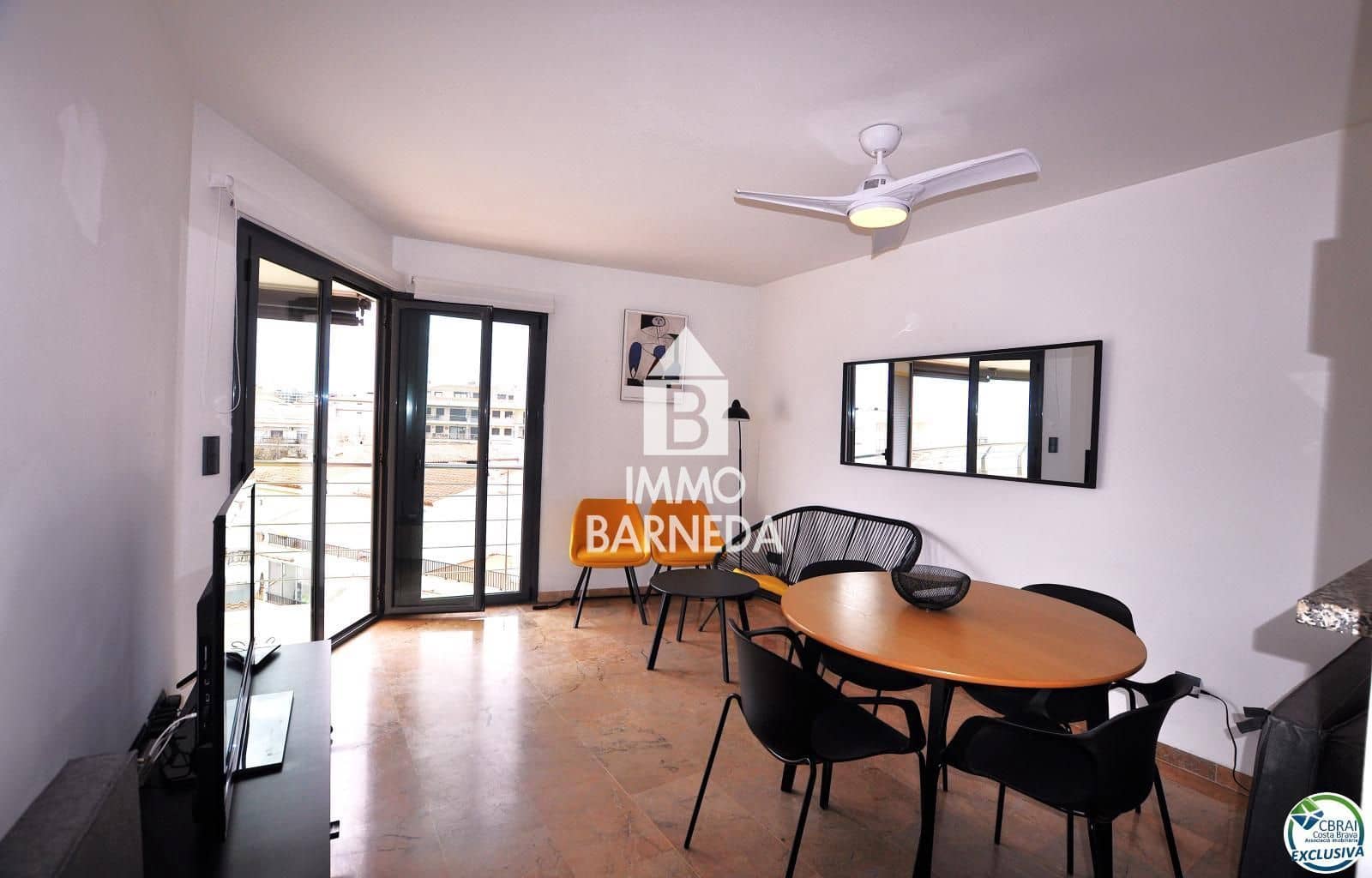 2 bedroom Flat for sale in Roses with pool garage - € 550,000 (Ref: 8920318)