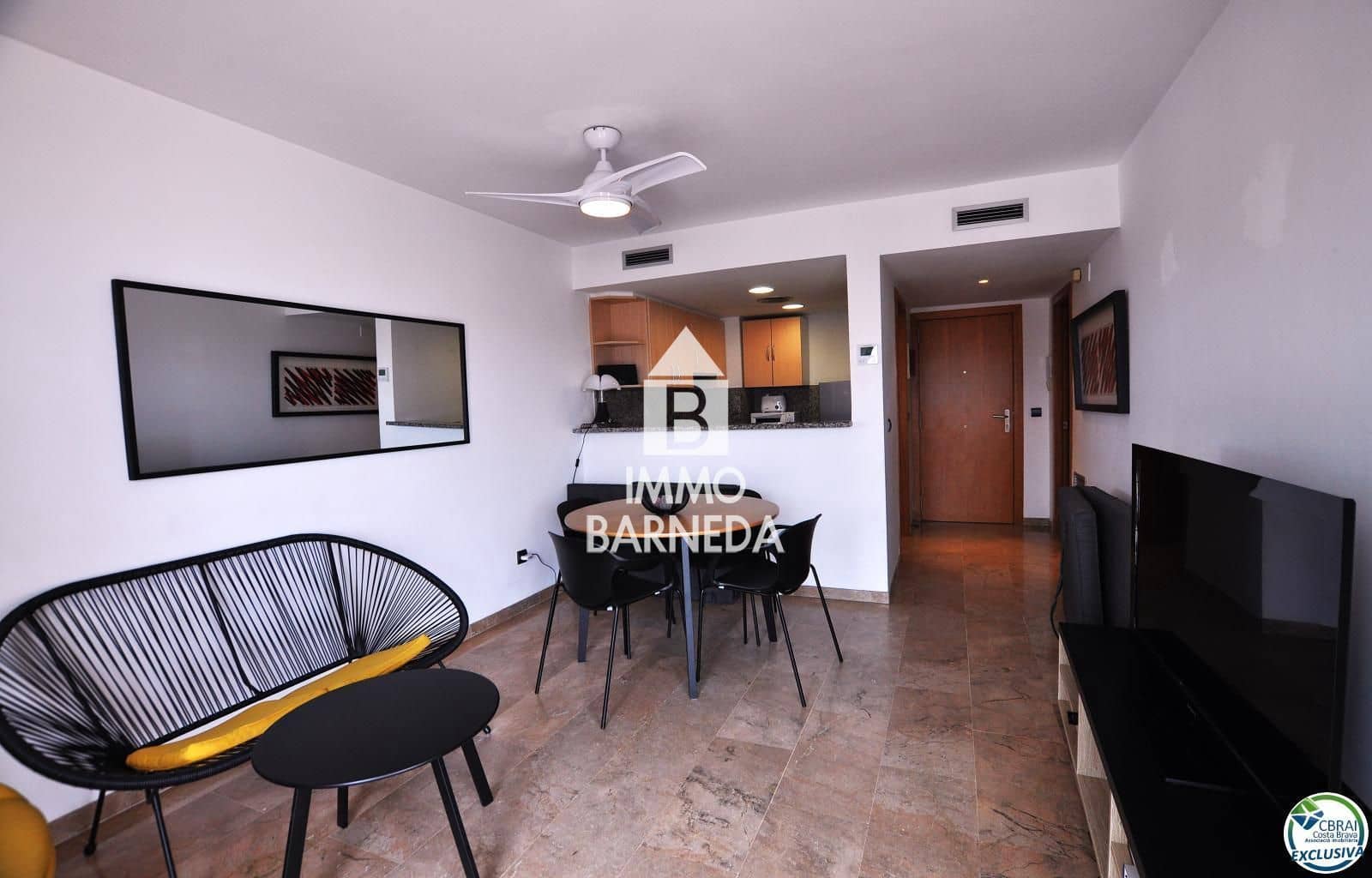 2 bedroom Flat for sale in Roses with pool garage - € 550,000 (Ref: 8920318)