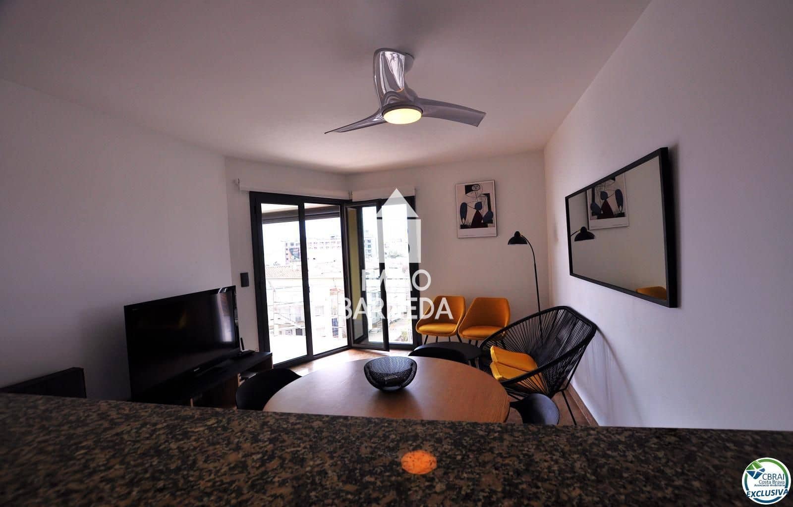 2 bedroom Flat for sale in Roses with pool garage - € 550,000 (Ref: 8920318)