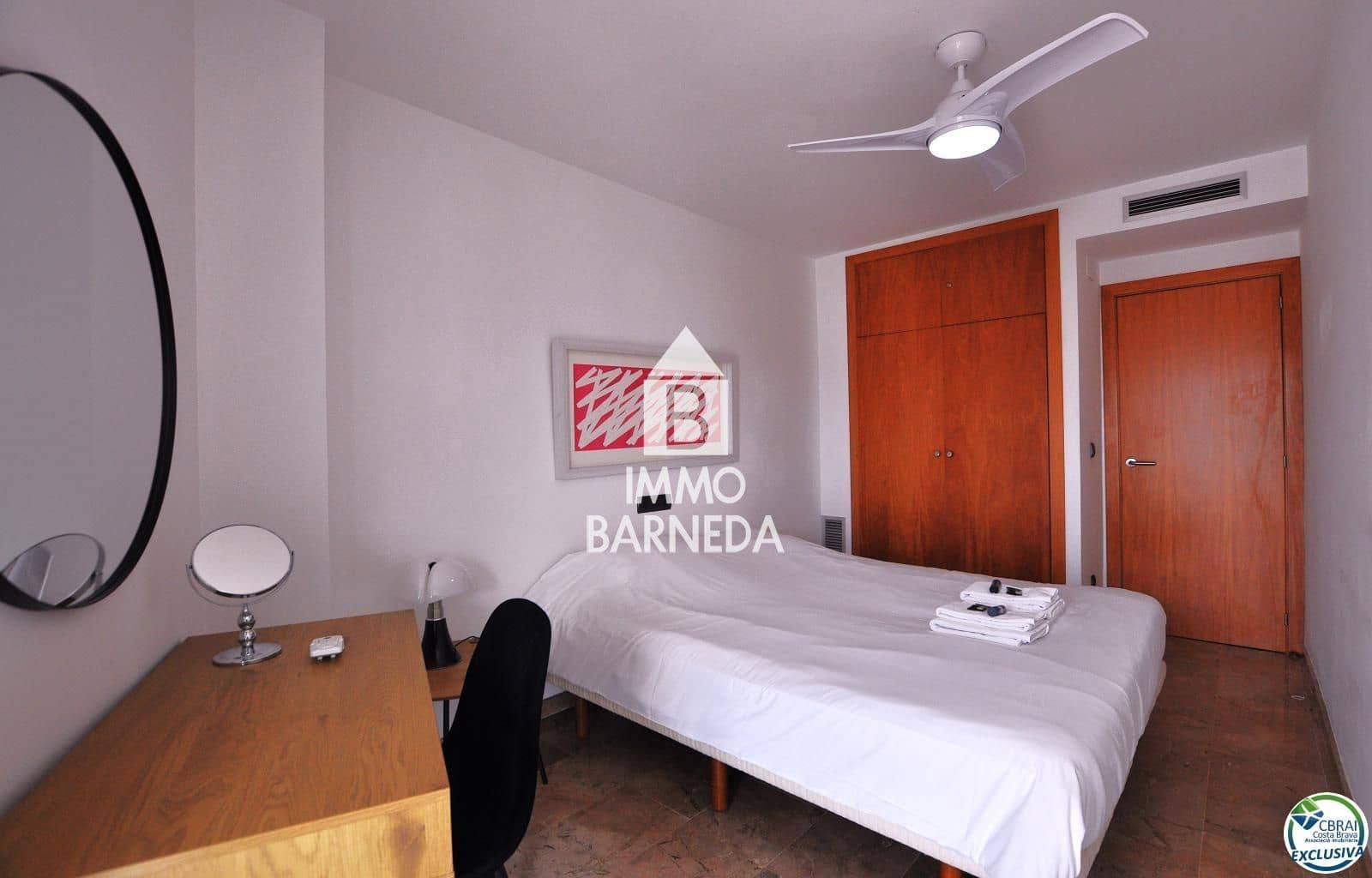 2 bedroom Flat for sale in Roses with pool garage - € 550,000 (Ref: 8920318)