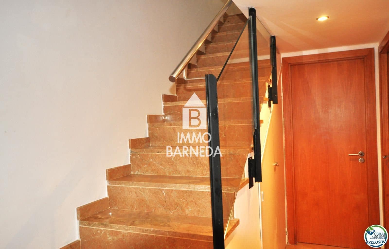 2 bedroom Flat for sale in Roses with pool garage - € 550,000 (Ref: 8920318)