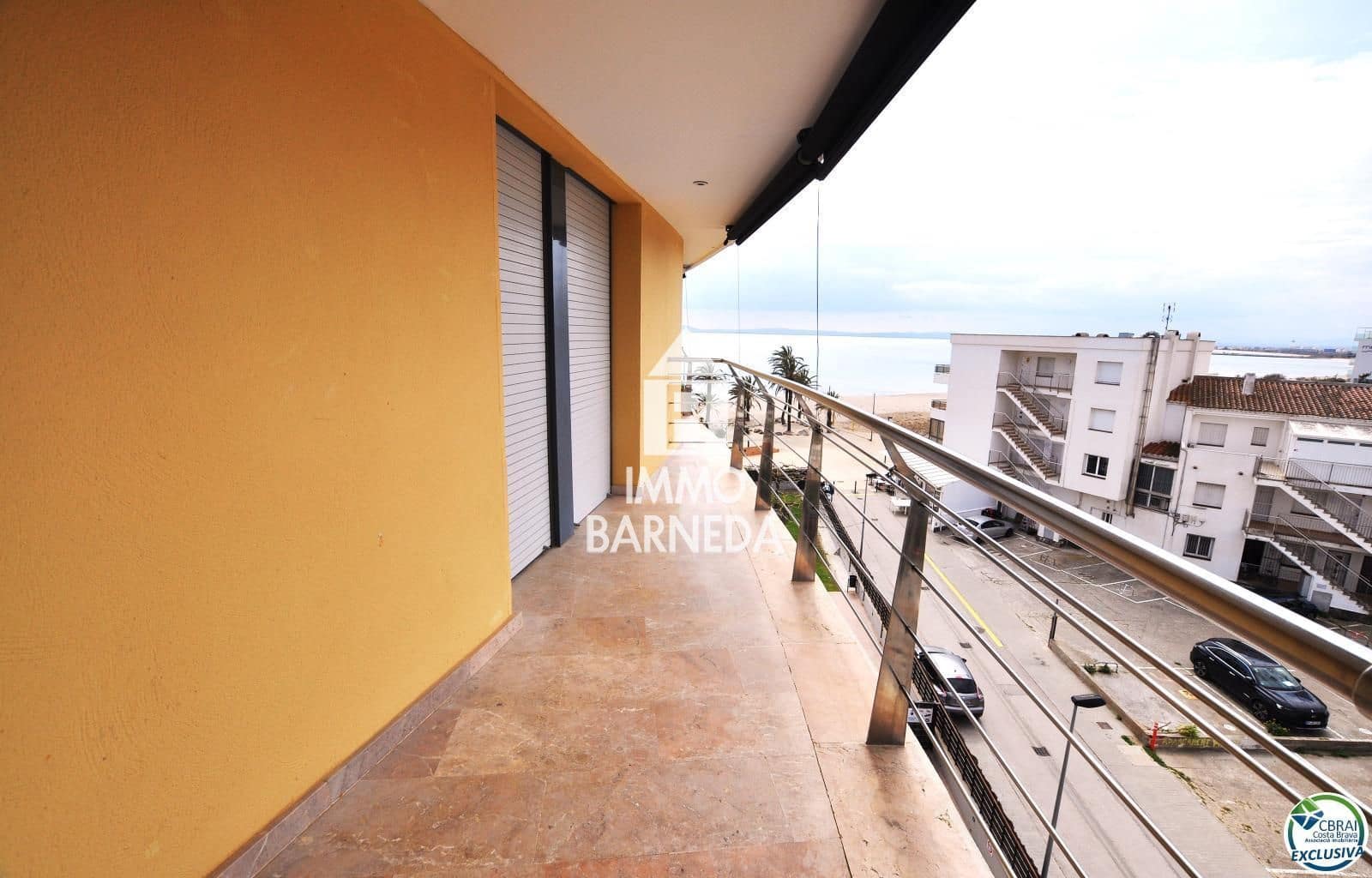 2 bedroom Flat for sale in Roses with pool garage - € 550,000 (Ref: 8920318)
