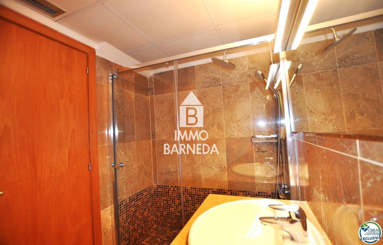 2 bedroom Flat for sale in Roses with pool garage - € 550,000 (Ref: 8920318)