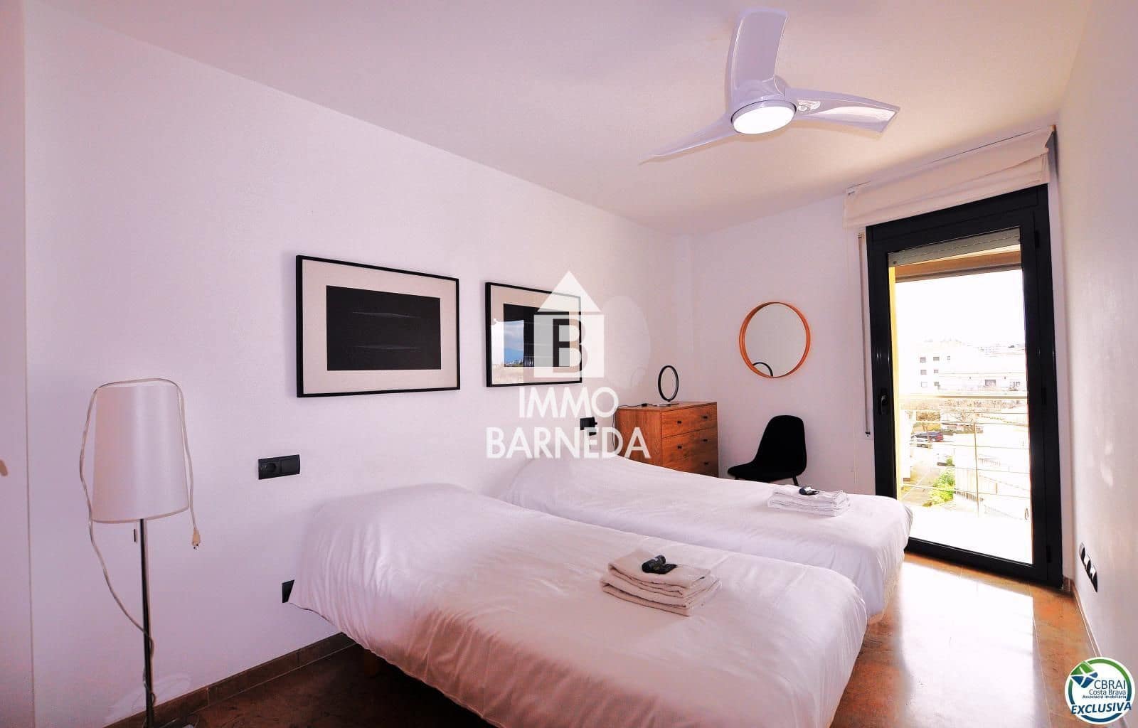 2 bedroom Flat for sale in Roses with pool garage - € 550,000 (Ref: 8920318)