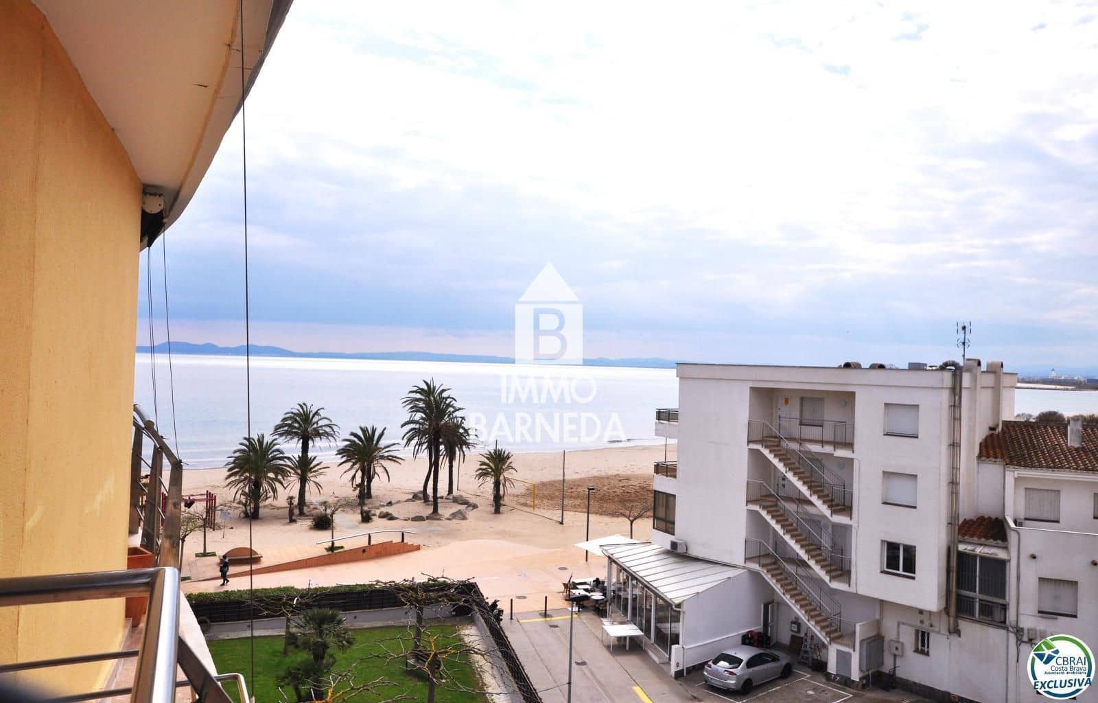 2 bedroom Flat for sale in Roses with pool garage - € 550,000 (Ref: 8920318)