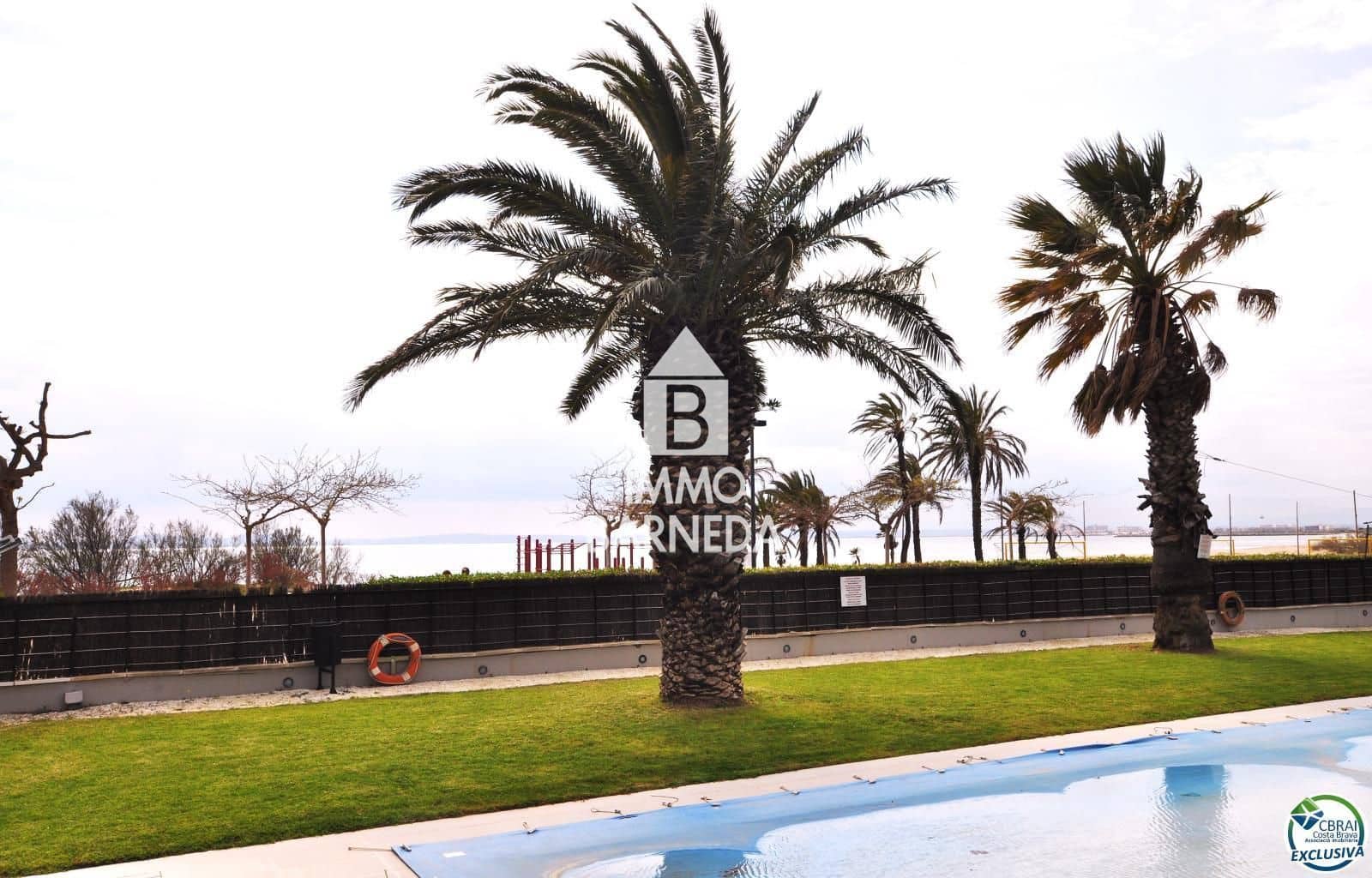 2 bedroom Flat for sale in Roses with pool garage - € 550,000 (Ref: 8920318)