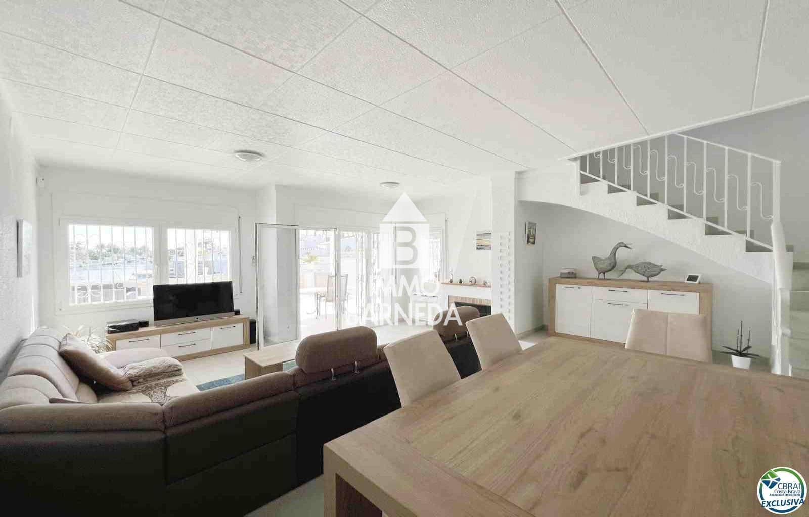 3 soveværelse Villa til salg i Empuriabrava med garage - € 599.900 (Ref: 8951037)