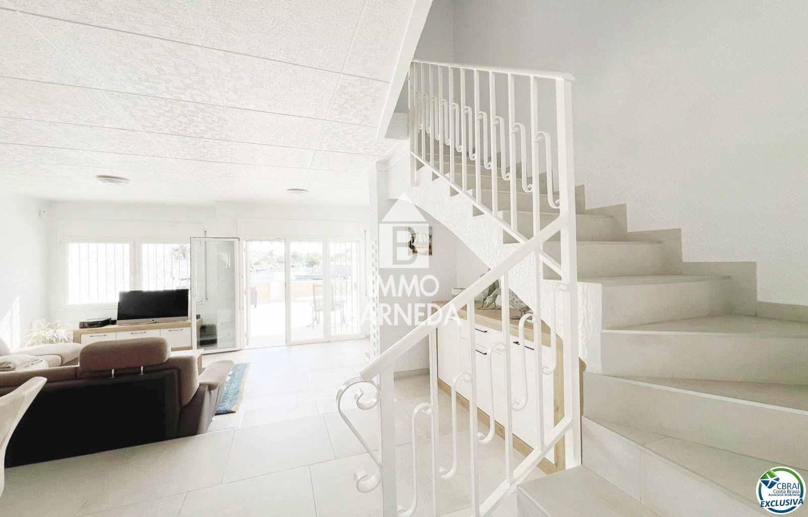 3 soveværelse Villa til salg i Empuriabrava med garage - € 599.900 (Ref: 8951037)