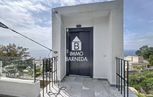 6 bedroom Villa for sale in Roses with pool garage - € 2,490,000 (Ref: 9002622)
