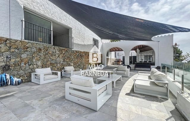 6 bedroom Villa for sale in Roses with pool garage - € 2,490,000 (Ref: 9002622)