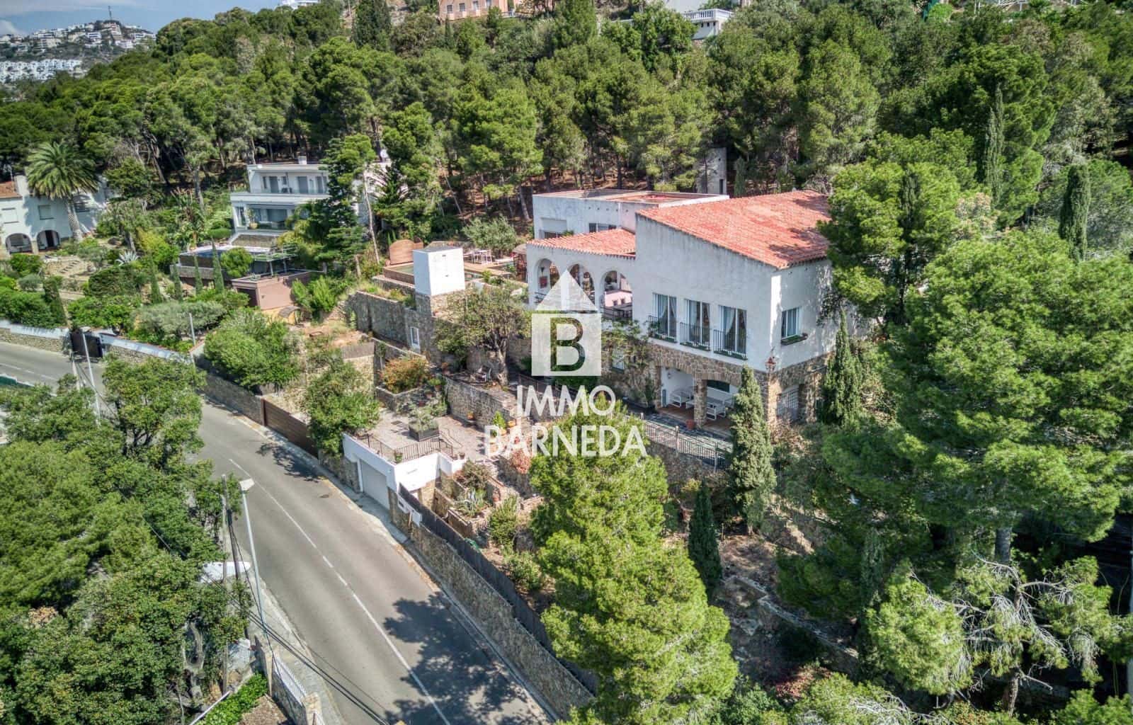 6 bedroom Villa for sale in Roses with pool garage - € 2,490,000 (Ref: 9002622)
